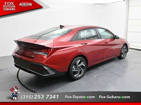 Used 2025 Hyundai Elantra SEL image 13