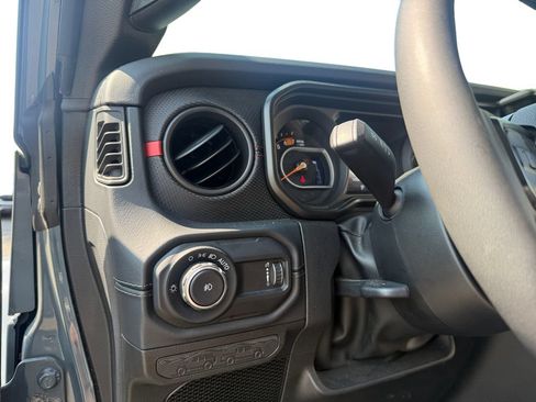Used 2026 Jeep Wrangler Unlimited Rubicon AWD/4WD image 13