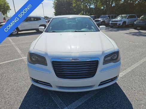 Used 2013 Chrysler 300 S w/ Luxury Group RWD image 8