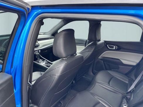 Used 2025 Jeep Compass Limited image 23