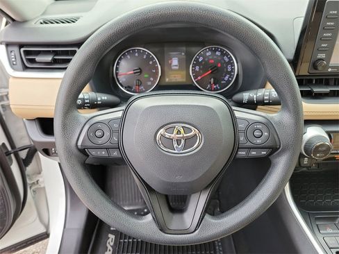 Used 2020 Toyota RAV4 XLE image 32