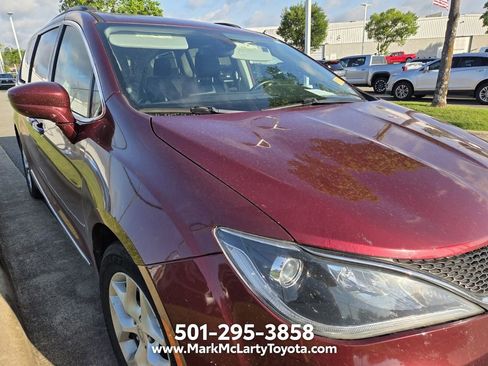 Used 2017 Chrysler Pacifica Touring-L FWD image 4