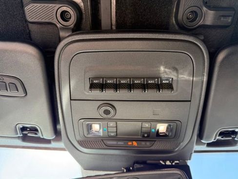 Used 2024 Ford Bronco Wildtrak image 19