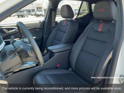 Used 2026 Chevrolet Trax RS FWD image 11