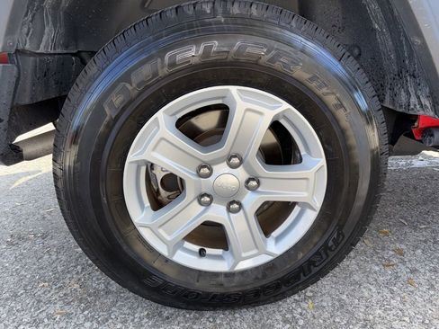 Used 2021 Jeep Wrangler Sport S image 33