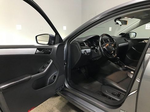 Used 2018 Volkswagen Jetta SEL FWD image 9