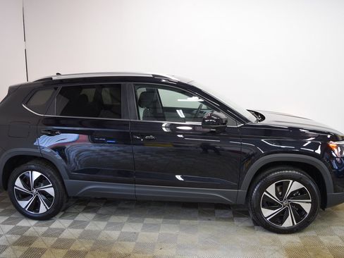 New 2025 Volkswagen Taos SE image 2