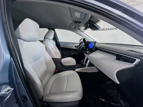 Used 2024 Toyota Corolla Cross L image 27