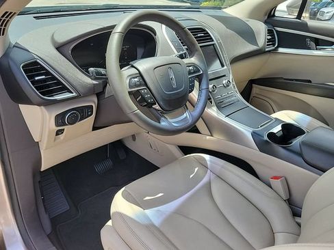Used 2019 Lincoln Nautilus FWD image 11
