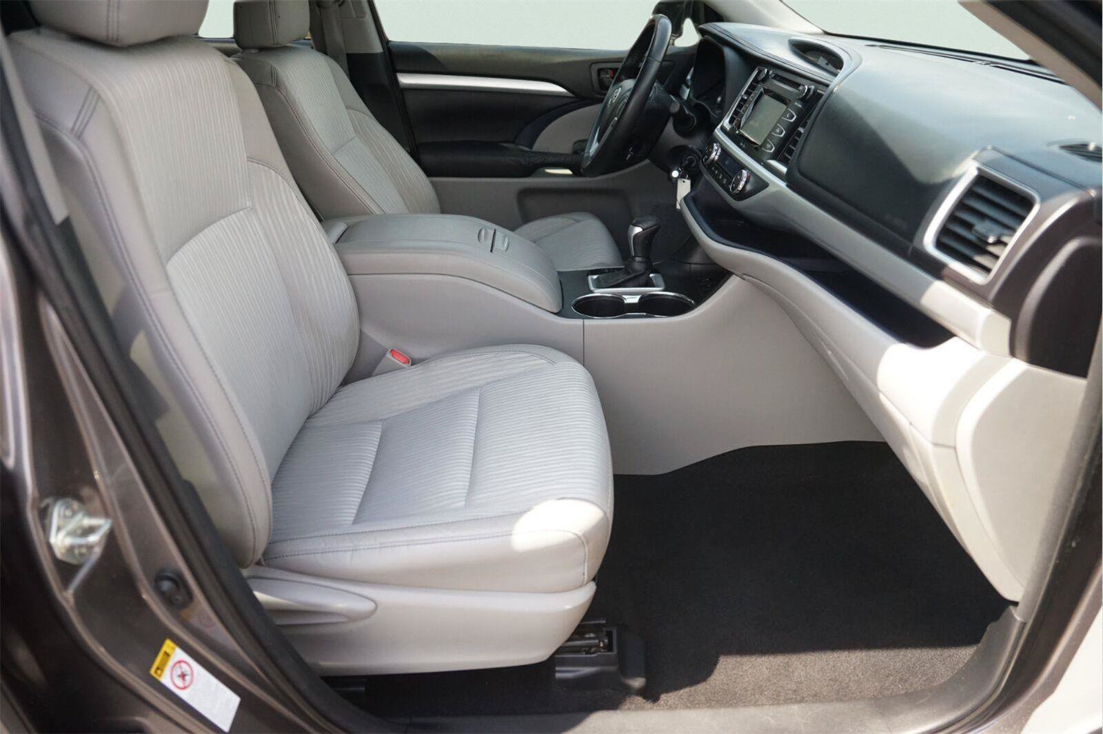 Used 2015 Toyota Highlander Plus FWD image 18