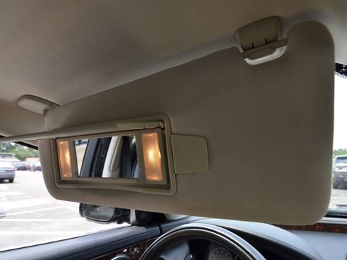 Used 2016 Jaguar XJ R-Sport image 36