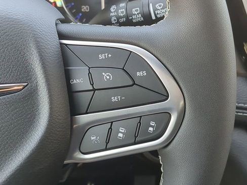 New 2026 Chrysler Pacifica Select FWD image 32
