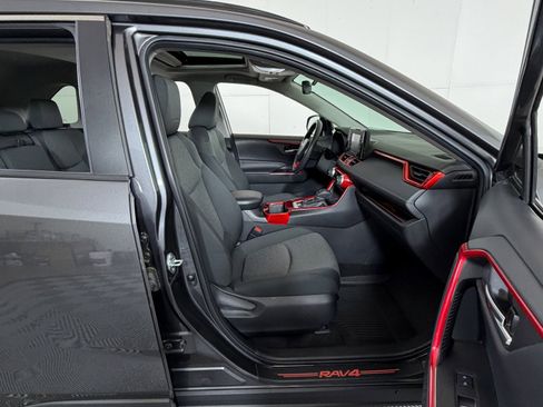 Used 2022 Toyota RAV4 XLE image 5