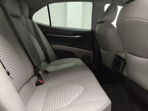 Used 2019 Toyota Camry SE image 19