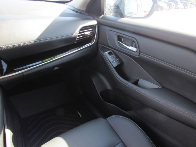Certified 2025 Nissan Rogue SL FWD image 22