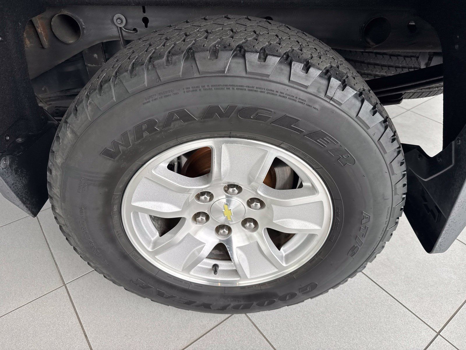 Used 2015 Chevrolet Silverado 1500 LT w/ LT Convenience Package AWD/4WD image 13