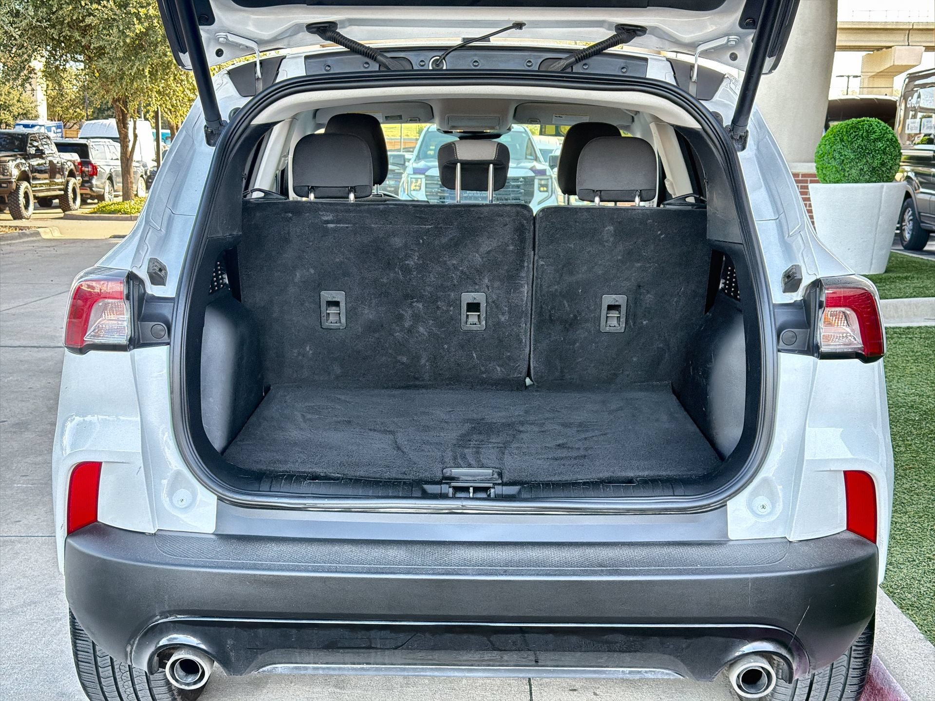 Used 2022 Ford Escape SE w/ SE Sport Appearance Package FWD image 22