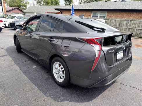 Used 2018 Toyota Prius Two image 6