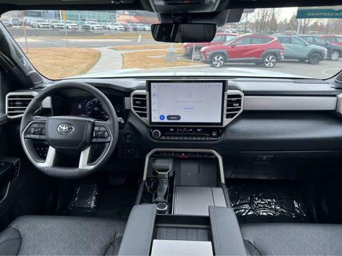 Used 2025 Toyota Sequoia 4WD image 24