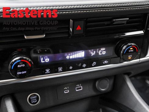 Used 2022 Nissan Rogue SV image 20