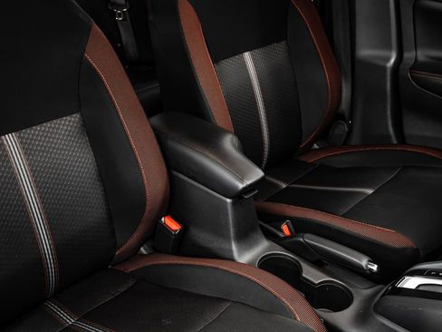 Used 2025 Nissan Versa SR w/ Trunk Package image 28