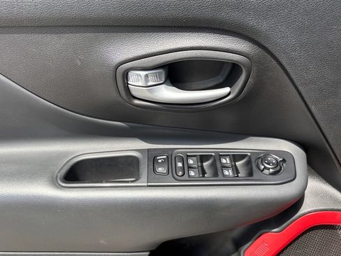 Used 2023 Jeep Renegade Trailhawk AWD/4WD image 23