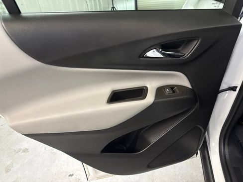 Used 2023 Chevrolet Equinox LT FWD image 11