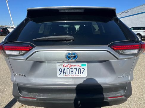 Used 2022 Toyota RAV4 LE AWD/4WD image 5