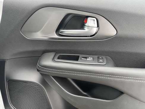 New 2026 Chrysler Pacifica Select w/ S Appearance Package image 36