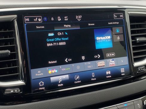 Used 2024 Chrysler Pacifica Touring-L image 25