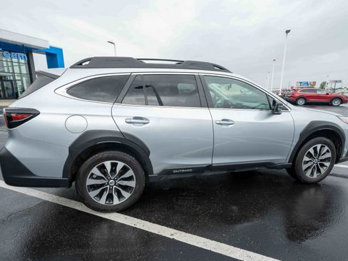 Used 2023 Subaru Outback Limited AWD/4WD image 6