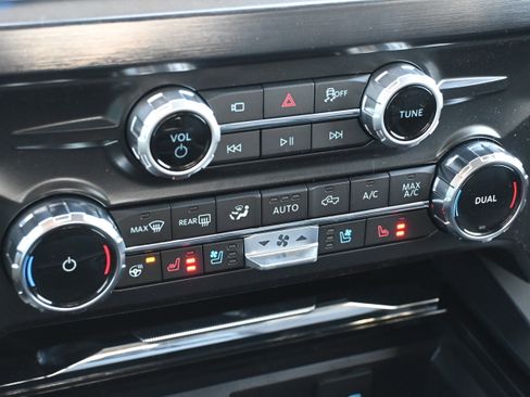 New 2026 Ford F250 Lariat w/ Black Appearance Package image 29