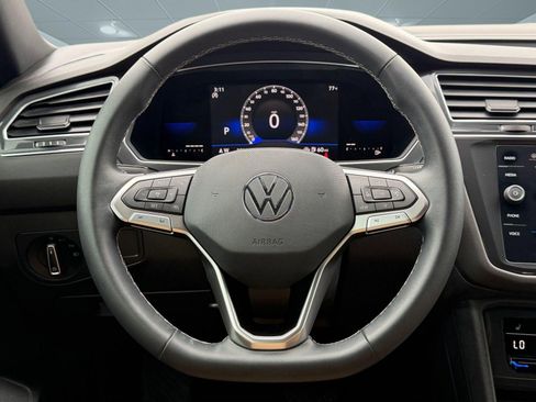 Certified 2022 Volkswagen Tiguan SE w/ Panoramic Sunroof Package FWD image 15