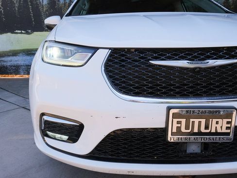 Used 2023 Chrysler Pacifica Touring-L FWD image 42