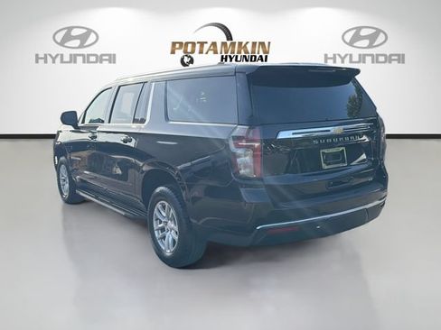 Used 2024 Chevrolet Suburban LT RWD image 7
