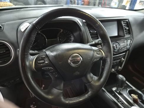 Used 2019 Nissan Pathfinder SL image 22