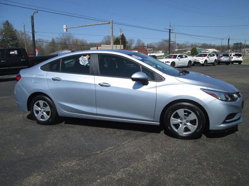 Used 2018 Chevrolet Cruze LS image 1