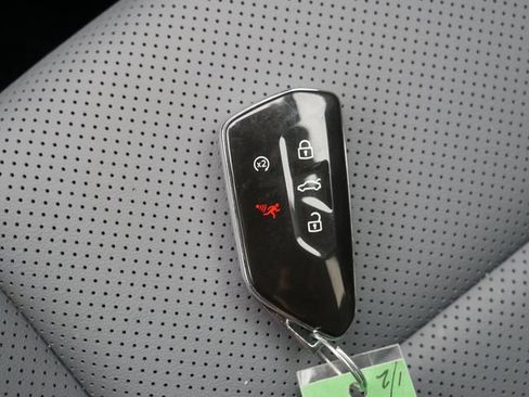 Certified 2026 Volkswagen Tiguan SE AWD/4WD image 35