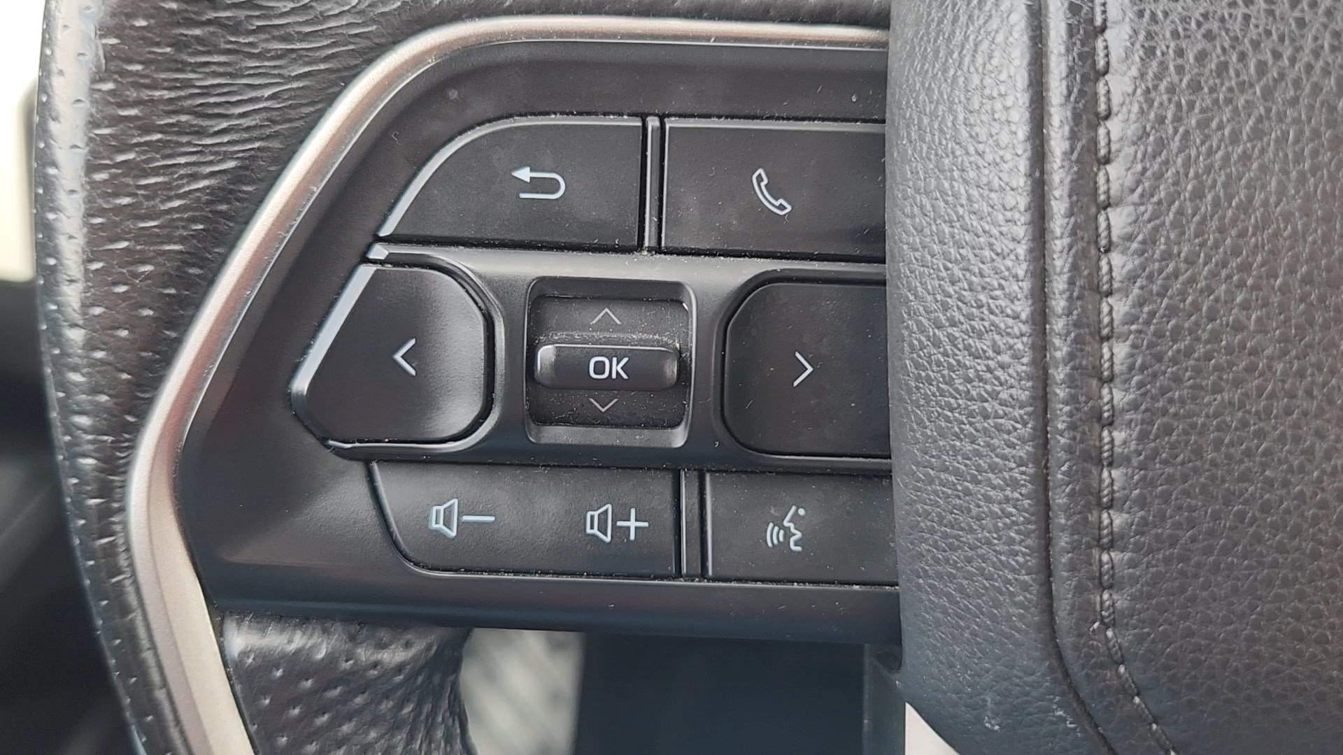 Used 2024 Toyota Tacoma TRD Off-Road AWD/4WD image 11