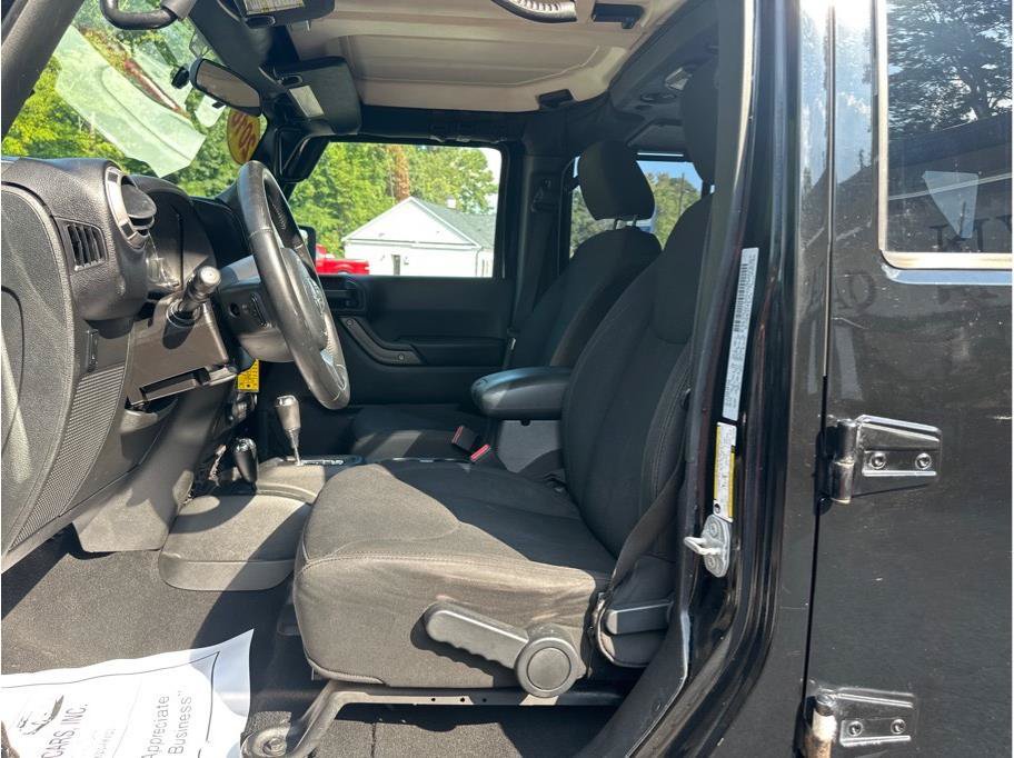 Used 2016 Jeep Wrangler Unlimited Sport w/ Connectivity Group AWD/4WD image 12