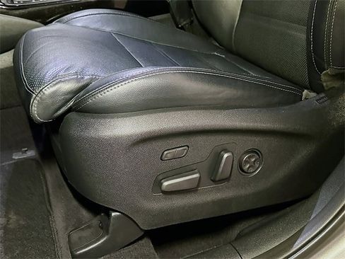 Used 2019 Kia Sorento SX image 16