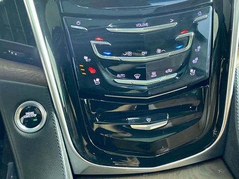 Used 2019 Cadillac Escalade ESV Luxury image 10