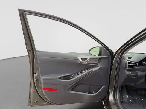 Used 2022 Hyundai Ioniq SE FWD image 17
