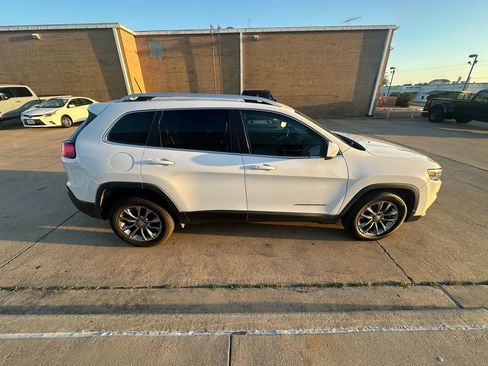 Used 2019 Jeep Cherokee Latitude Plus w/ Travel & Safety Group image 13