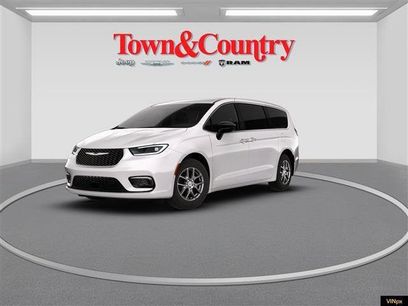 New 2026 Chrysler Pacifica Select