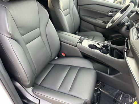 New 2026 Nissan Rogue SV image 10