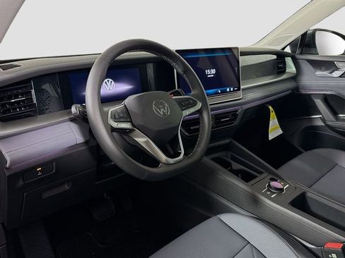 New 2026 Volkswagen Tiguan SE image 9