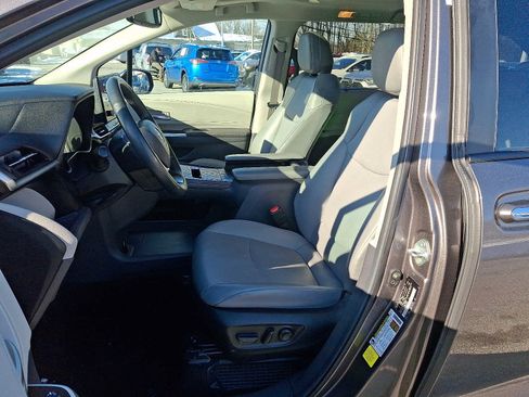 Certified 2024 Toyota Sienna XLE image 18