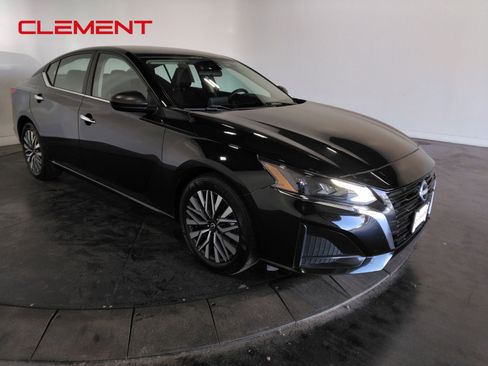 Used 2025 Nissan Altima 2.5 SV FWD image 4