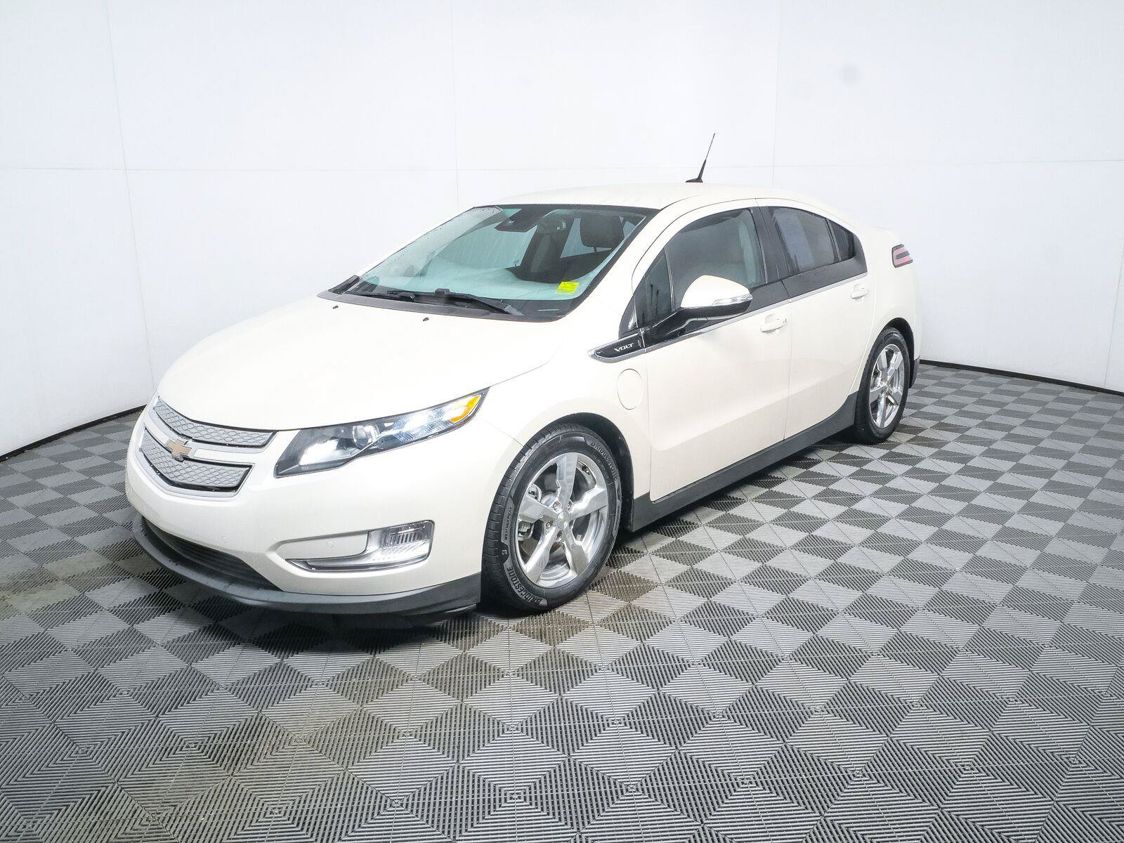 Used 2014 Chevrolet Volt Premium w/ Premium Trim Package FWD image 24
